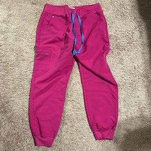 Figs jogger large petite raspberry Sorbet